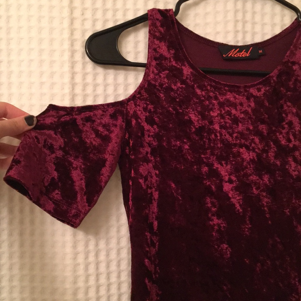 Shoulder Peep / velvet dress